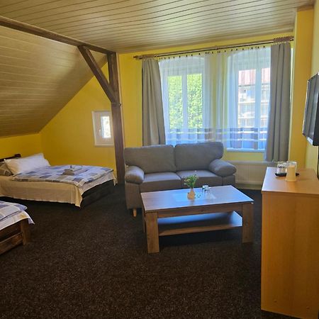 Guest House Pod Lesem Merklin ภายนอก รูปภาพ
