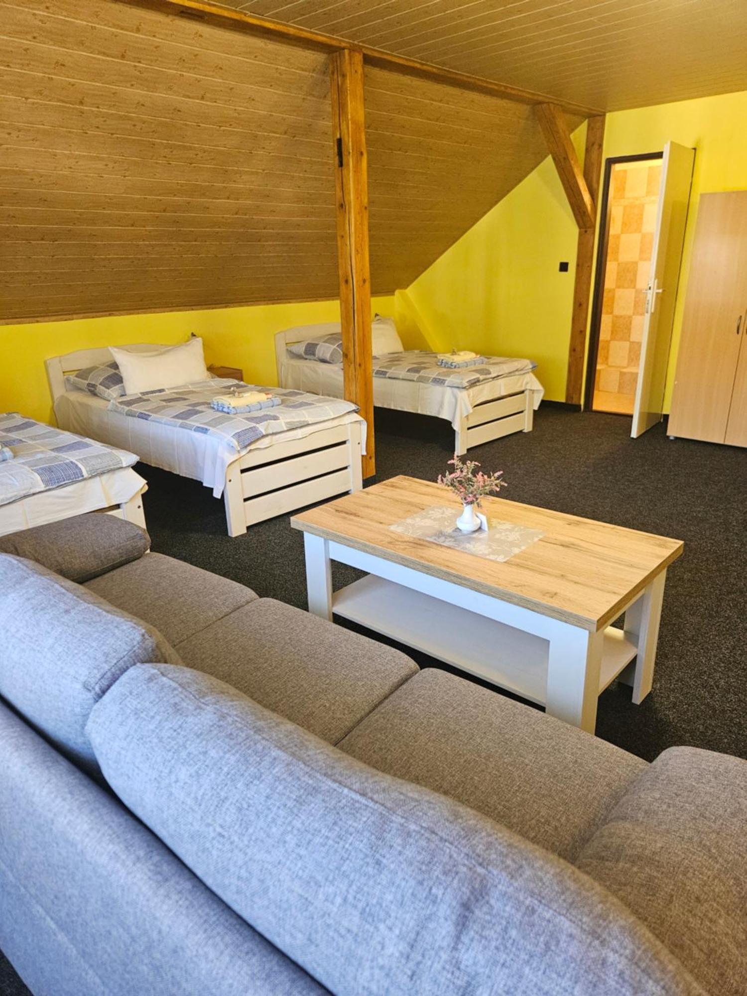 Guest House Pod Lesem Merklin ภายนอก รูปภาพ