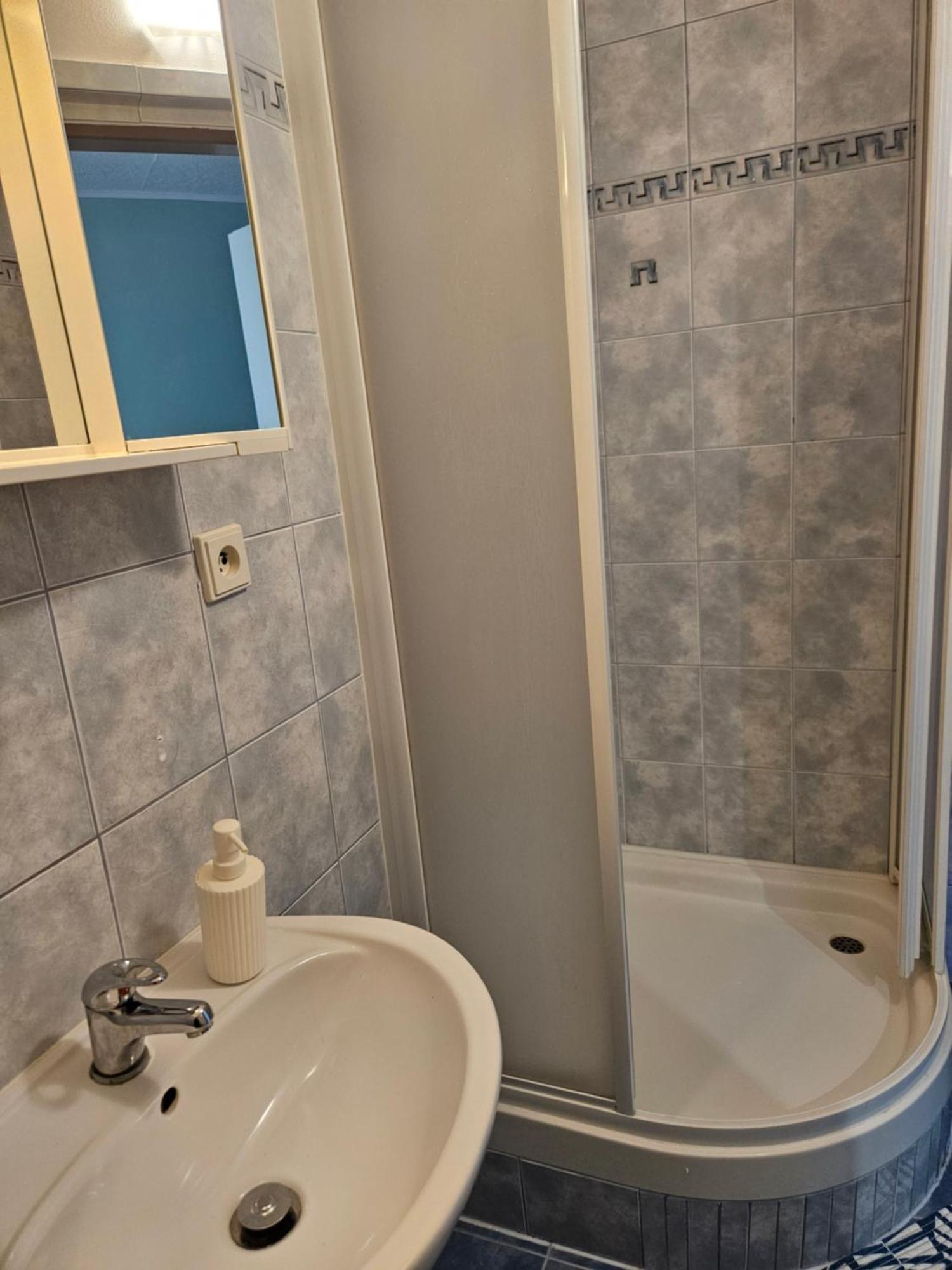 Guest House Pod Lesem Merklin ภายนอก รูปภาพ