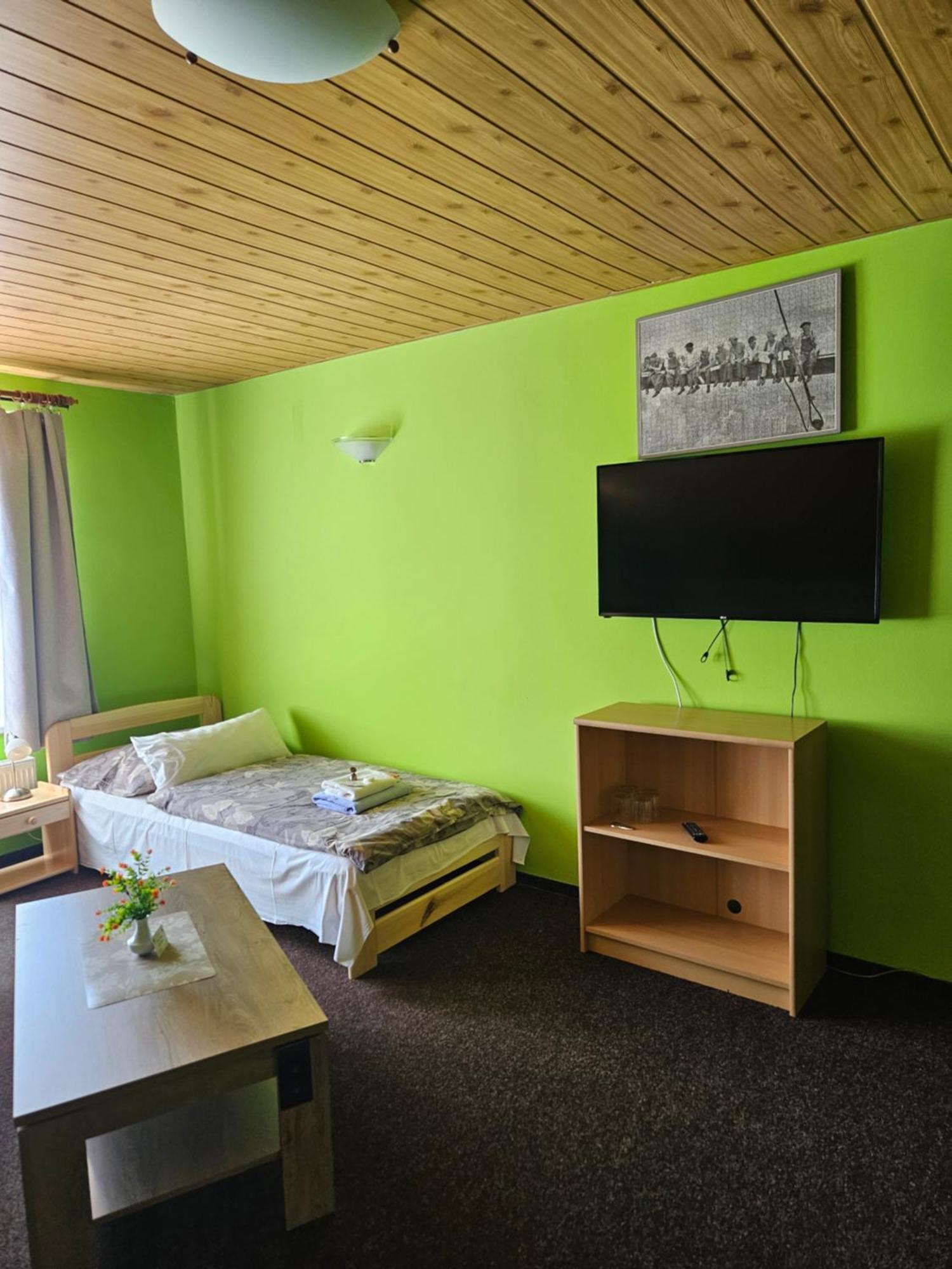 Guest House Pod Lesem Merklin ภายนอก รูปภาพ