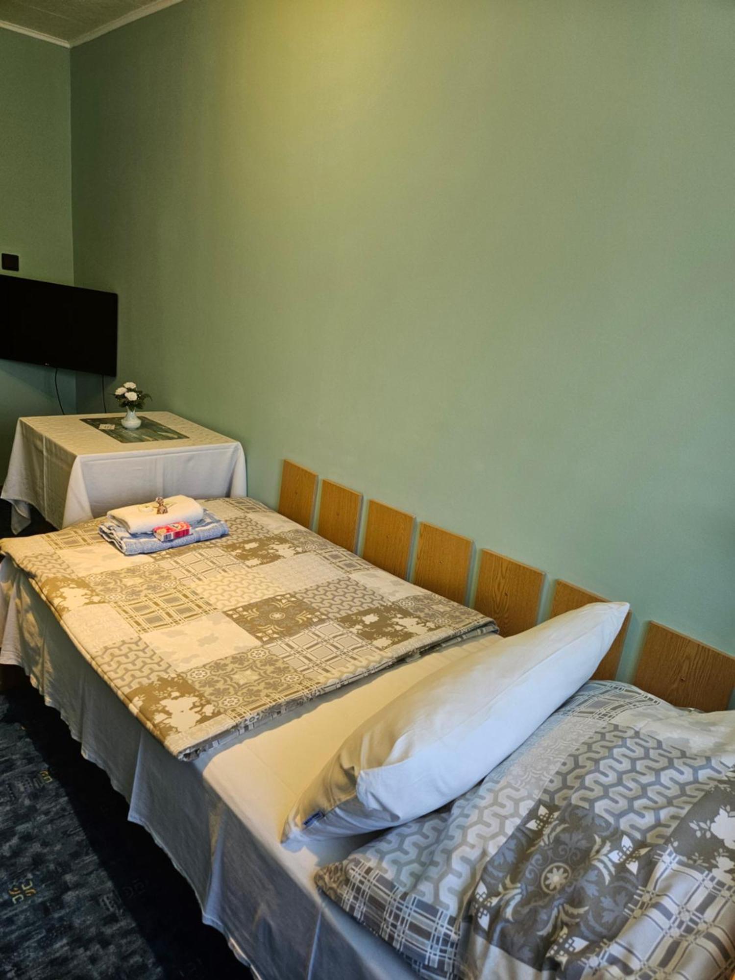 Guest House Pod Lesem Merklin ภายนอก รูปภาพ