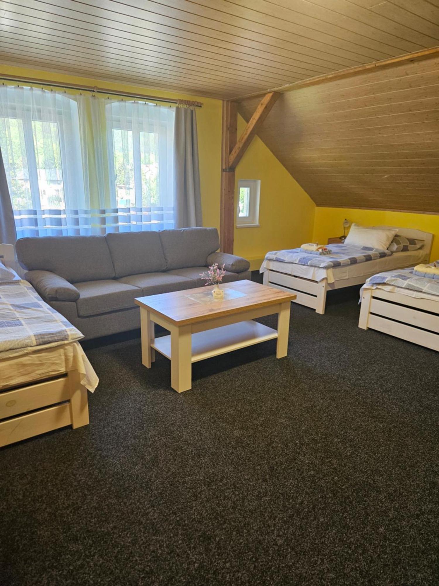 Guest House Pod Lesem Merklin ภายนอก รูปภาพ