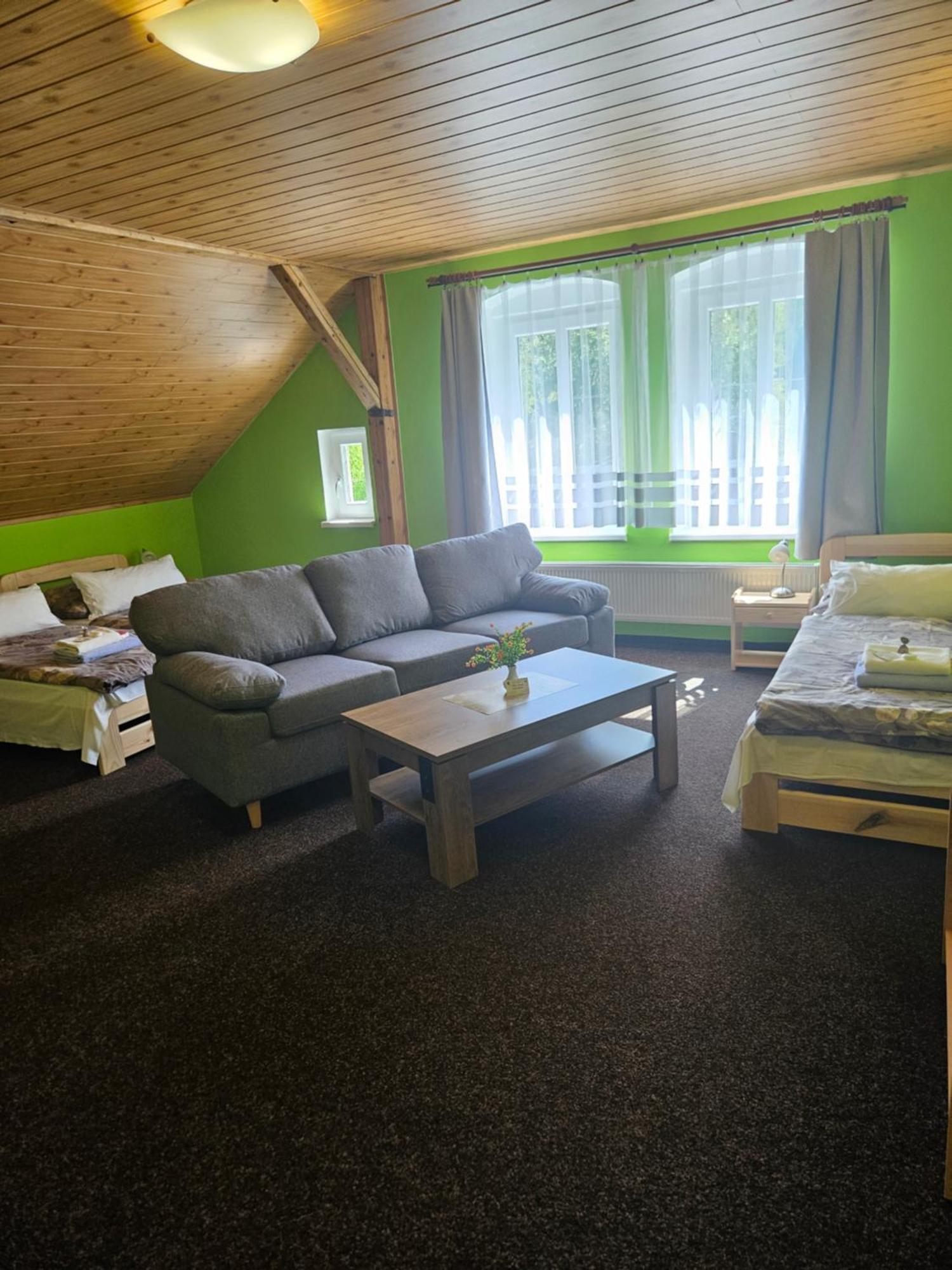 Guest House Pod Lesem Merklin ภายนอก รูปภาพ