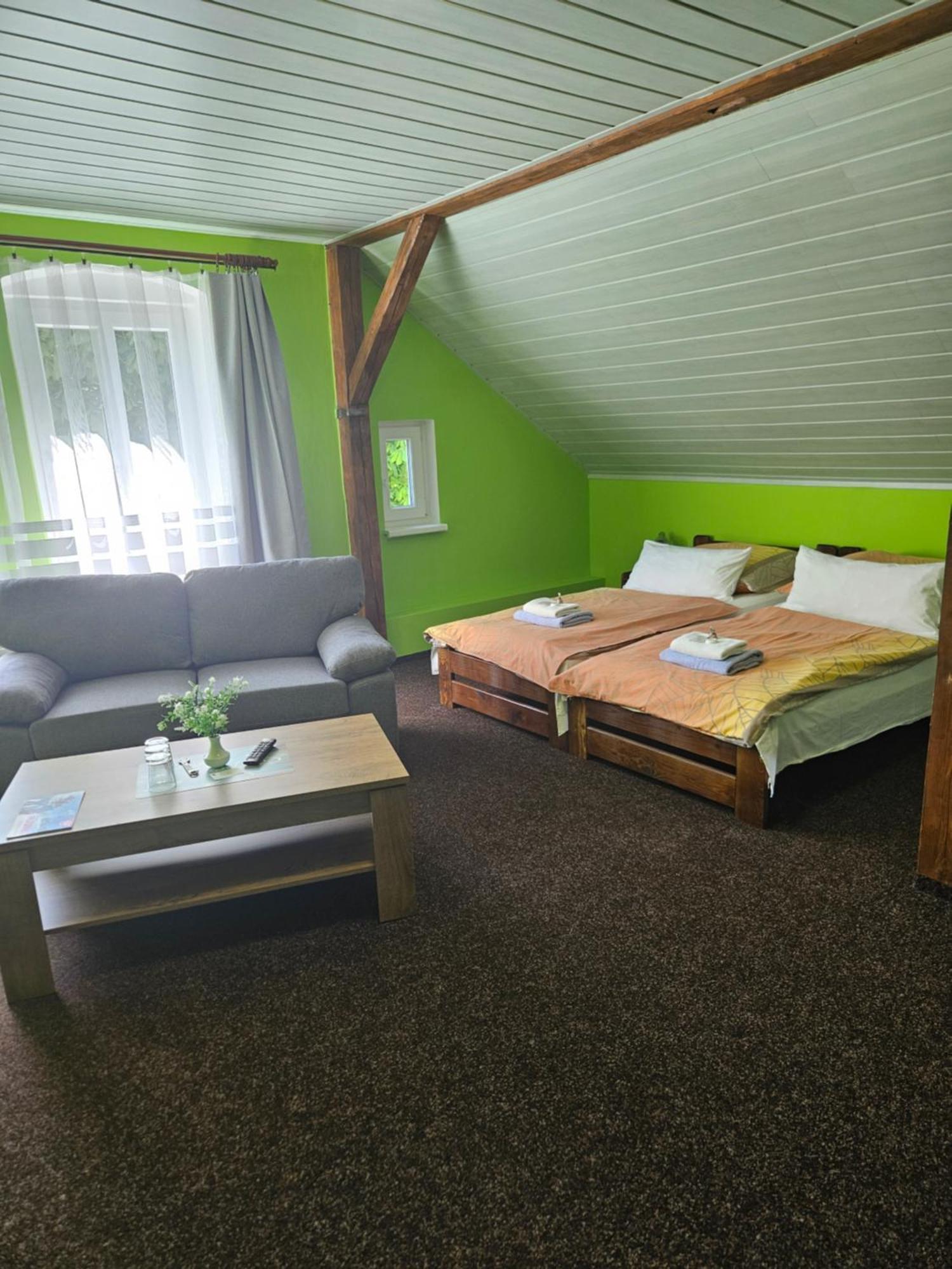 Guest House Pod Lesem Merklin ภายนอก รูปภาพ