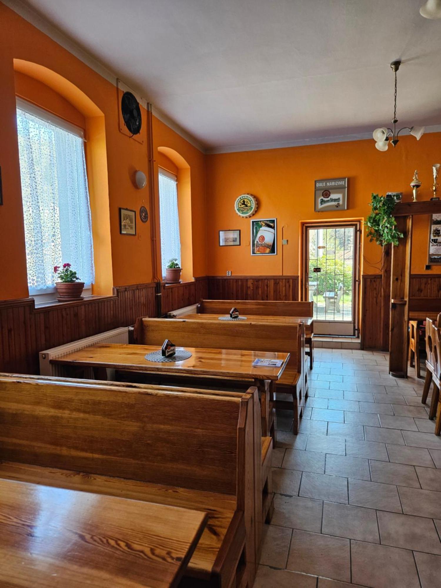 Guest House Pod Lesem Merklin ภายนอก รูปภาพ