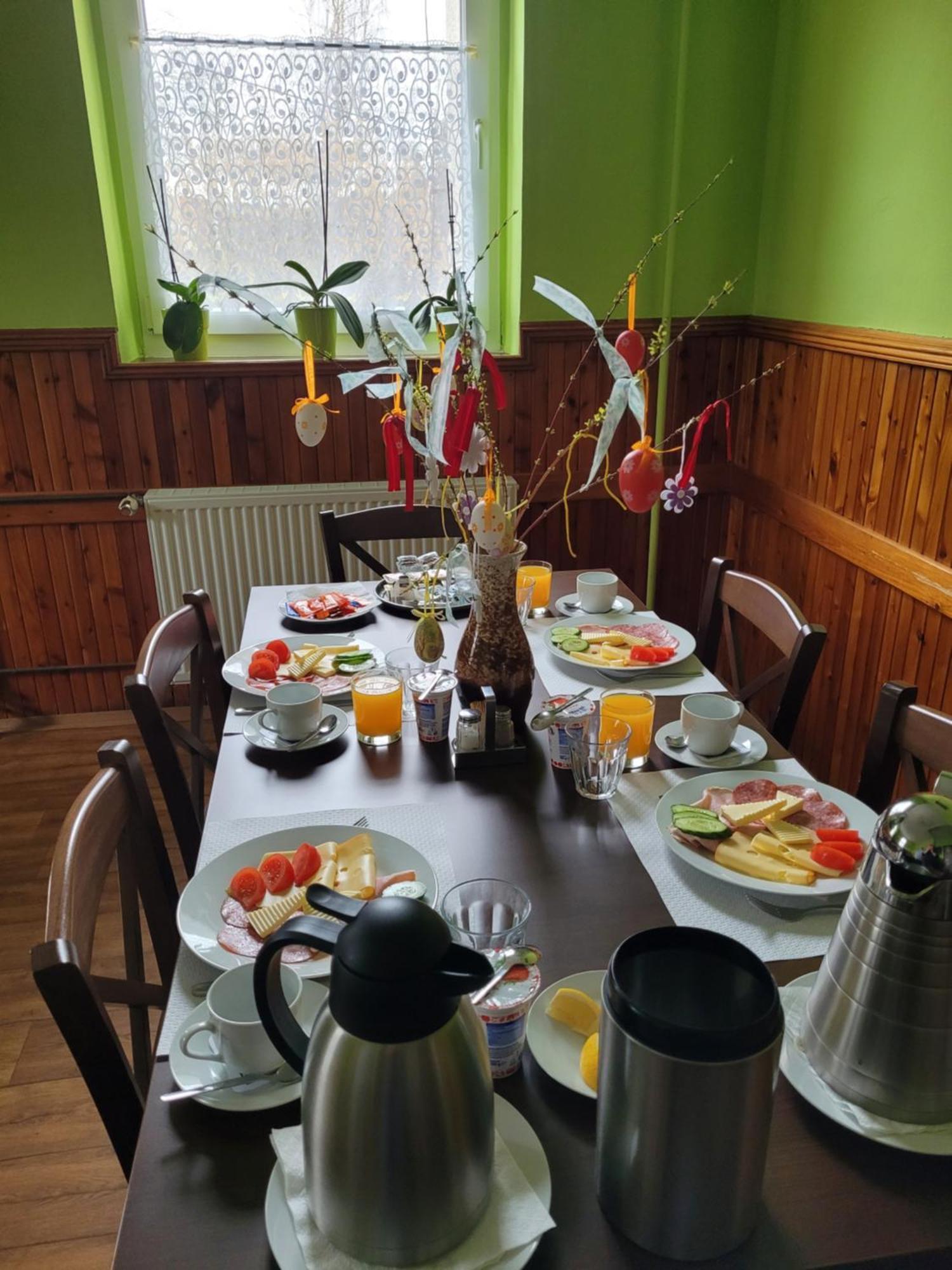 Guest House Pod Lesem Merklin ภายนอก รูปภาพ
